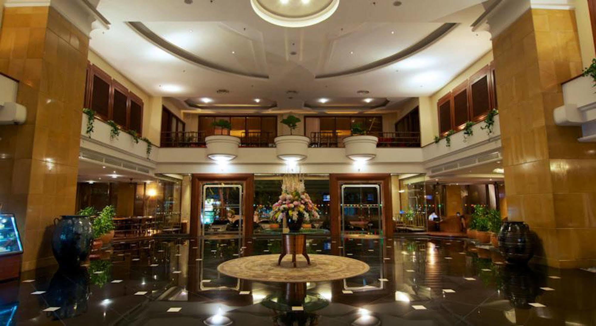 The Northam All Suite Penang George Town Extérieur photo